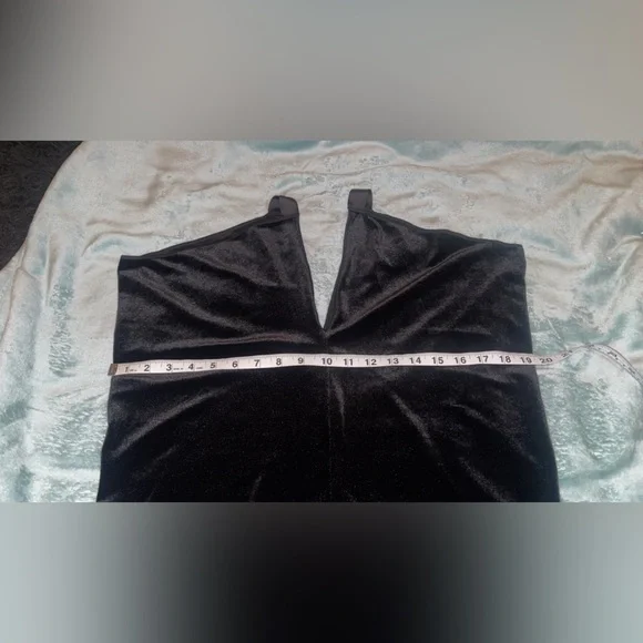 Wolford Elegant Black Velvet Cold-Shoulder Top S NWT Flawed - Picture 5 of 8